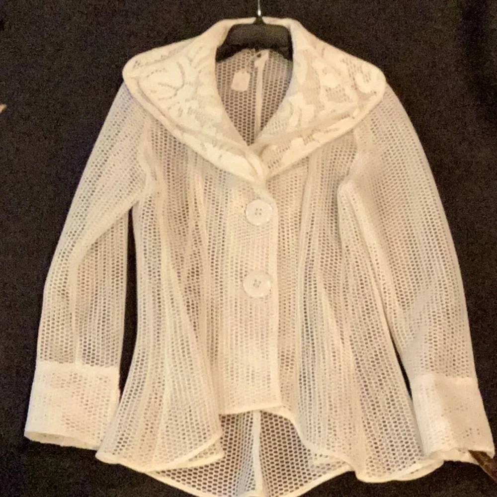 Design Today’s Graceful off white embroidered sleeve & double collar mesh - Picture 1 of 9